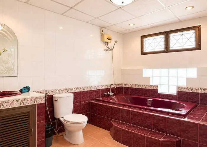 Spacious 3br Townhouse W Rooftop Near Bts