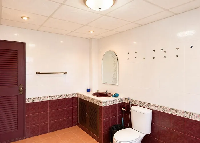 Spacious 3br Townhouse W Rooftop Near Bts Bangkok