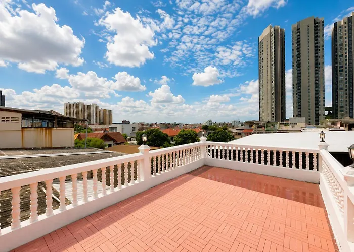 Spacious 3br Townhouse W Rooftop Near Bts