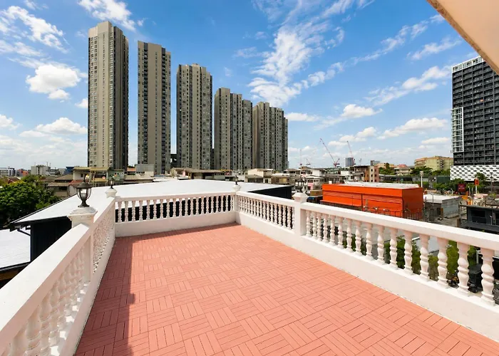 Spacious 3br Townhouse W Rooftop Near Bts *